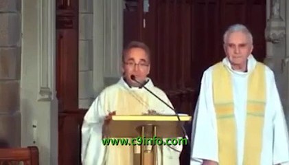 C'est ça qui là hein - Un blanc s'exprime clairement en baoulé (langué locale en Côte d'Ivoire)