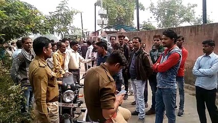 Video herunterladen: जहरीला पदार्थ खाकर लड़की ने की आत्महत्या