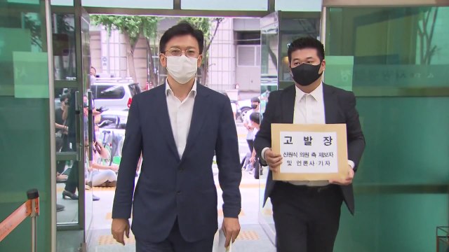 추미애 측, '아들 부대 배치 청탁' 제보한 군 관계자 고발 / YTN