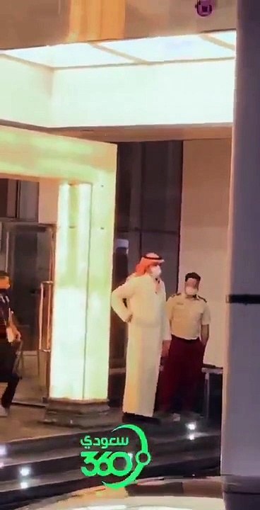 ️️ جماهير العميد تحفّز اللاعبين أثناء خروجهم من فندق الإقامة والتوجّه إلى الملعب  العداله الاتحاد @alshaheno