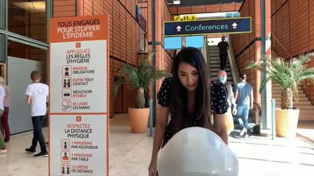 Pepper, el robot que te recuerda amistosamente que te pongas las mascarilla