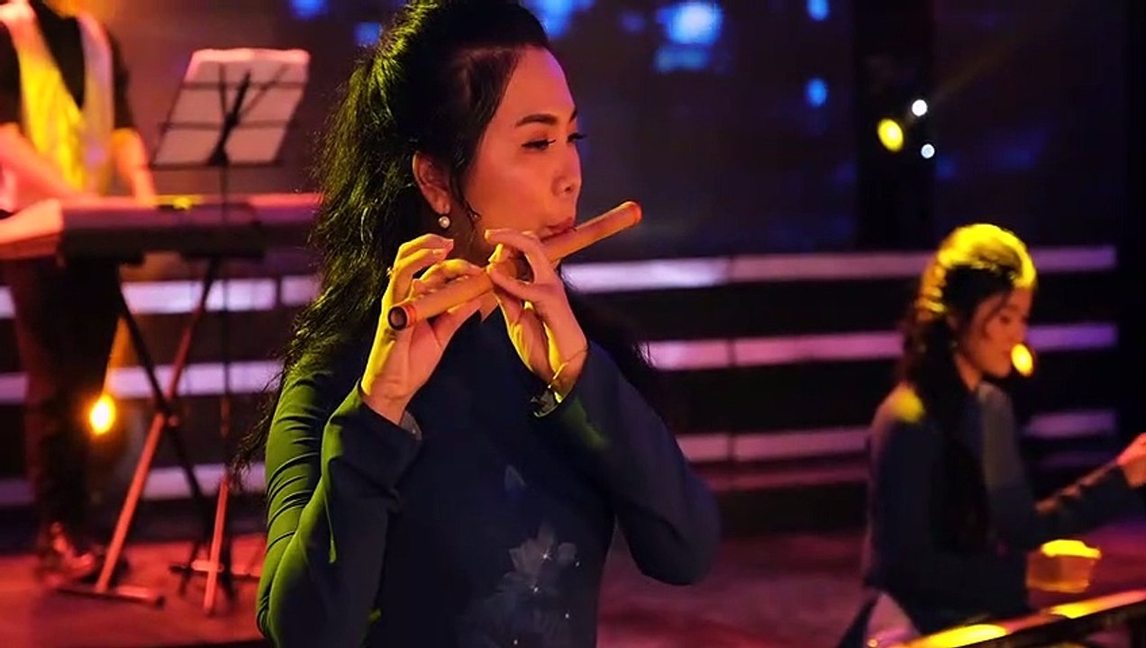 Cuốn Theo Chiều Gió - Ý Linh