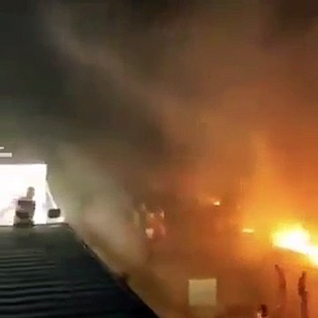 Un gran incendio en Grecia arrasó con el campo de refugiados más grande de Europa