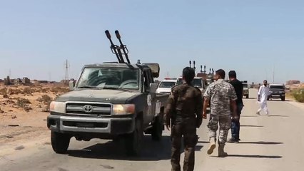 ليبيا.. آمال بتسوية سياسة في القاعات وخروق على الأرض