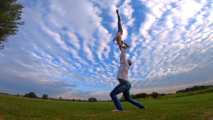 Duo Shows Amazing Acrobatic Skills At Golf Club
