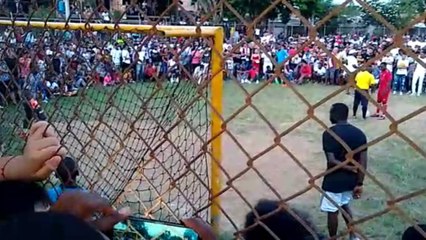 ¡El colmo! Cientos de personas se reunieron en partido de fútbol en Cali