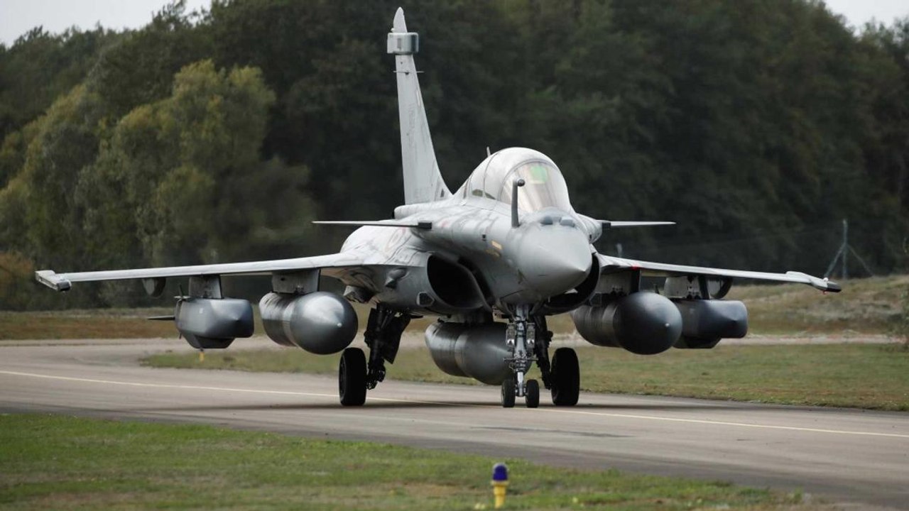 IAF to induct 5 Rafale jets amid India-China fa...