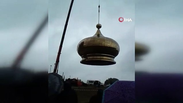 - Rusya'da inşaat halindeki kilisenin kubbesi vinçten düştü