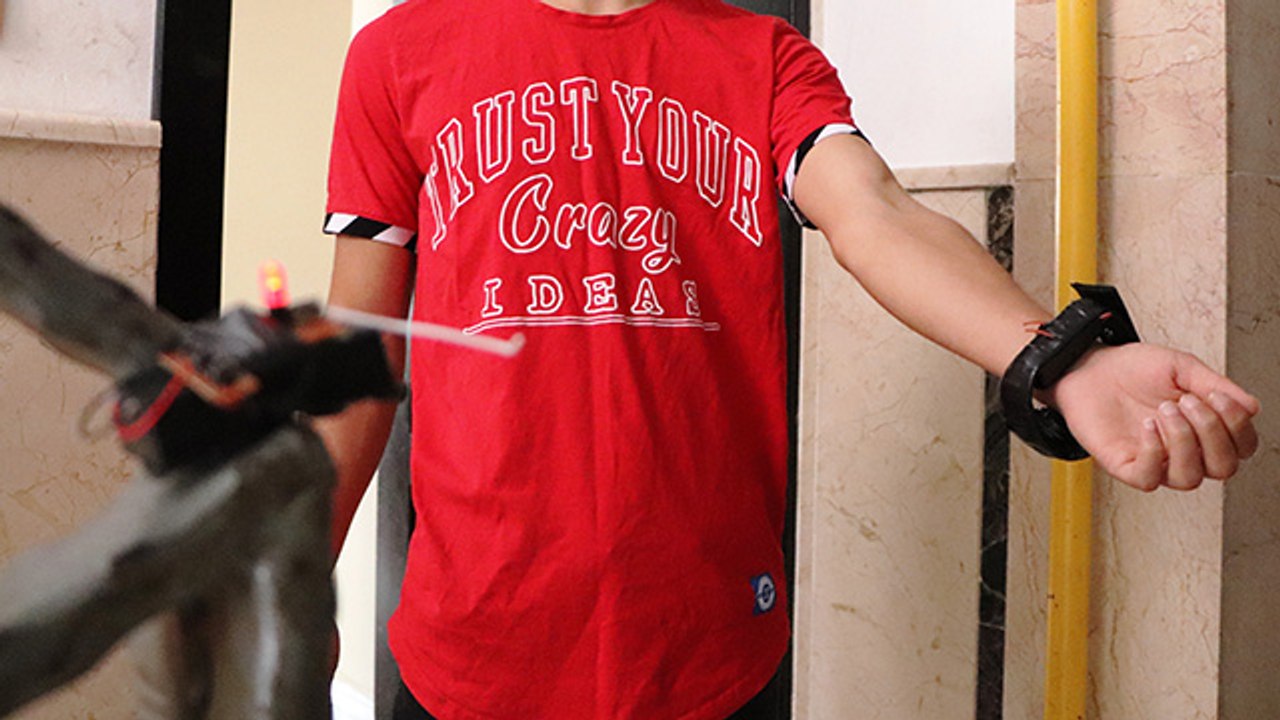 Samsunlu mucit karantinaya uymayanlar için şok veren bileklik yaptı