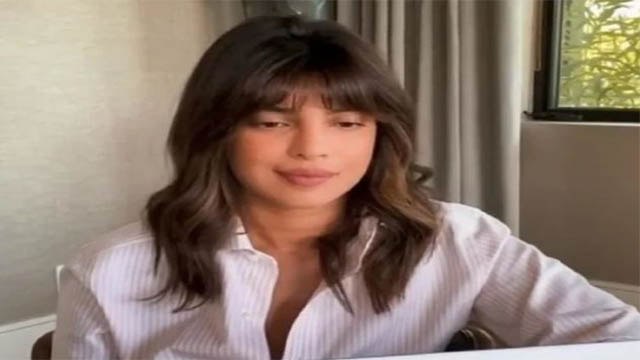 Priyanka Chopra नए Hairstyle में आईं नजर, 7 साल पहले कुछ ऐसा ही था Look । Boldsky