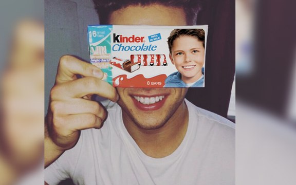 L'enfant des publicités Kinder a bien grandi... Regardez à quoi il ressemble