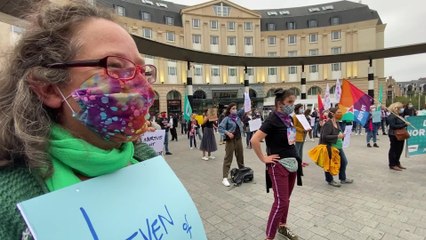Action du mouvement de femmes Marianne (PTB) contre la négociation politique du droit à l'avortement
