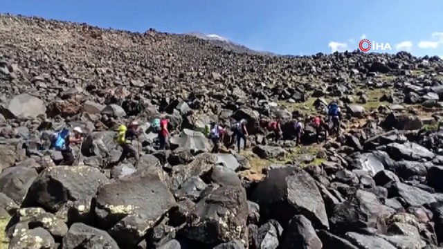 Vanlı dağcıların 15 gün içerisinde ikinci Ağrı Dağı tırmanışı