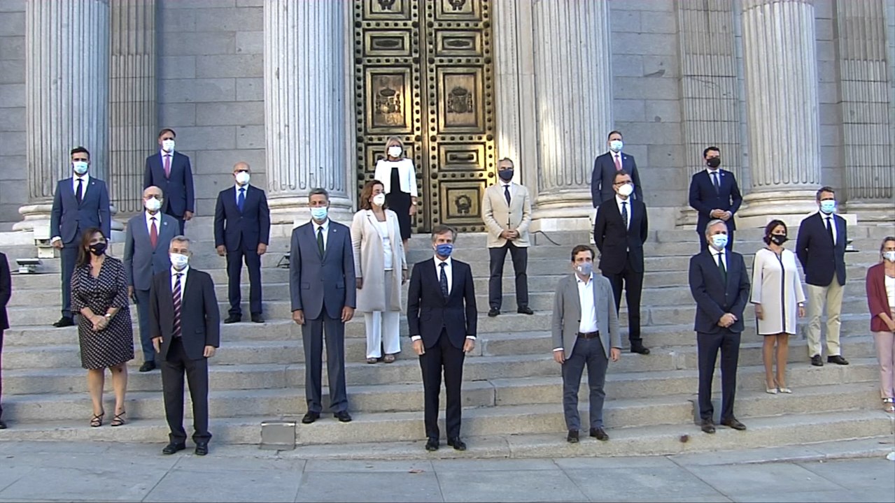 Alcaldes del PP acuden al Congreso antes del pleno