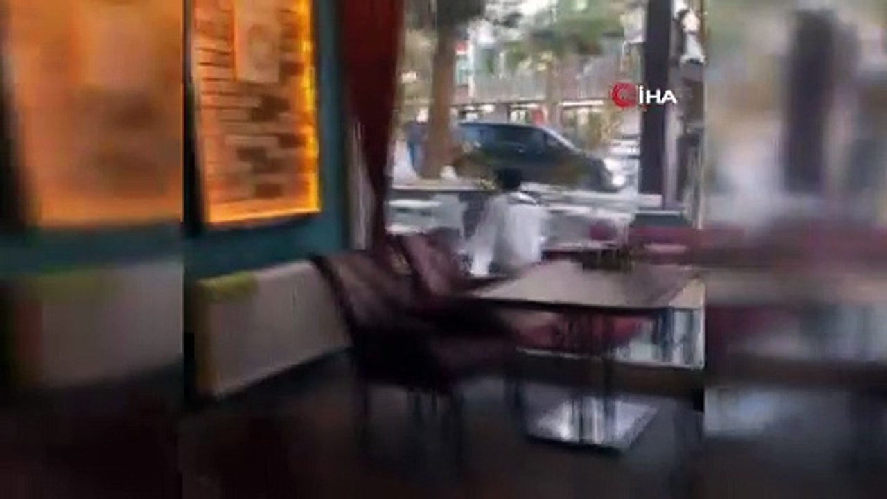 Öfkesine hakim olamadı, kafeteryanın camlarını böyle kırdı