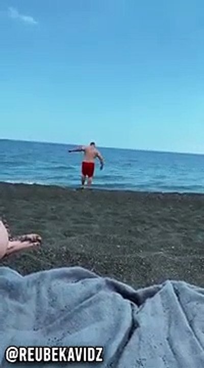 Un maillot de bain qui se dissout dans l'eau (Blague)