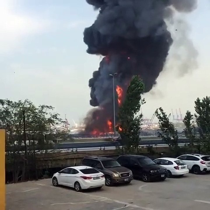 Fiamme al porto di Beirut, allarme nella capitale libanese