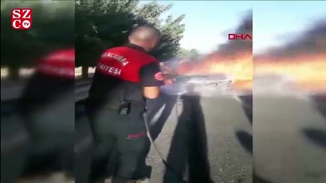 Seyir halindeyken alev alan otomobil yandı