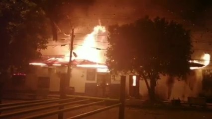 Manifestantes inconformes con resultados electorales incendian alcaldía de Nechí, Antioquia