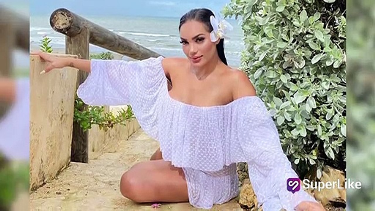 Bailando y en diminuto panty, Andrea Valdiri presumió sus enormes glúteos