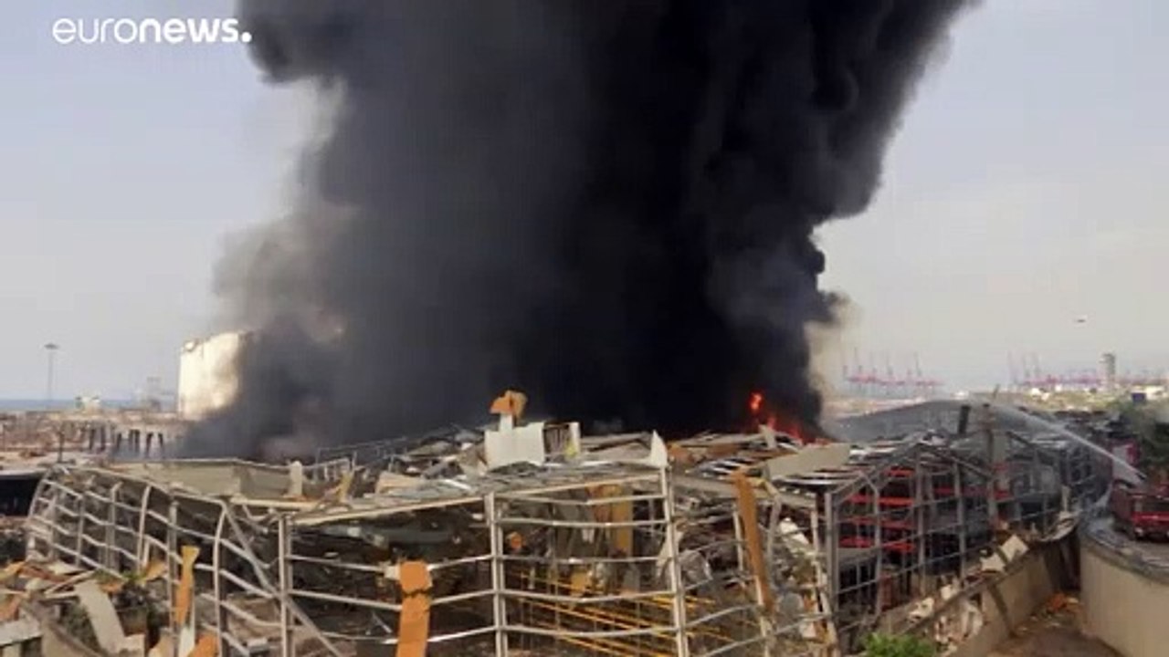 Neuer Großbrand: Schwarze Rauchschwaden über Hafen von Beirut
