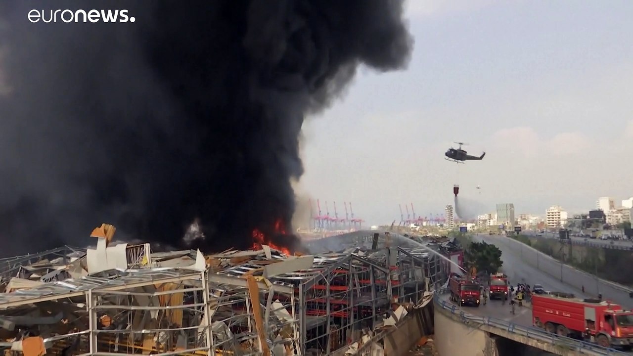 Un incendio al porto: Beirut ripiomba nell'incubo. Non ci sono feriti, secondo la Croce Rossa