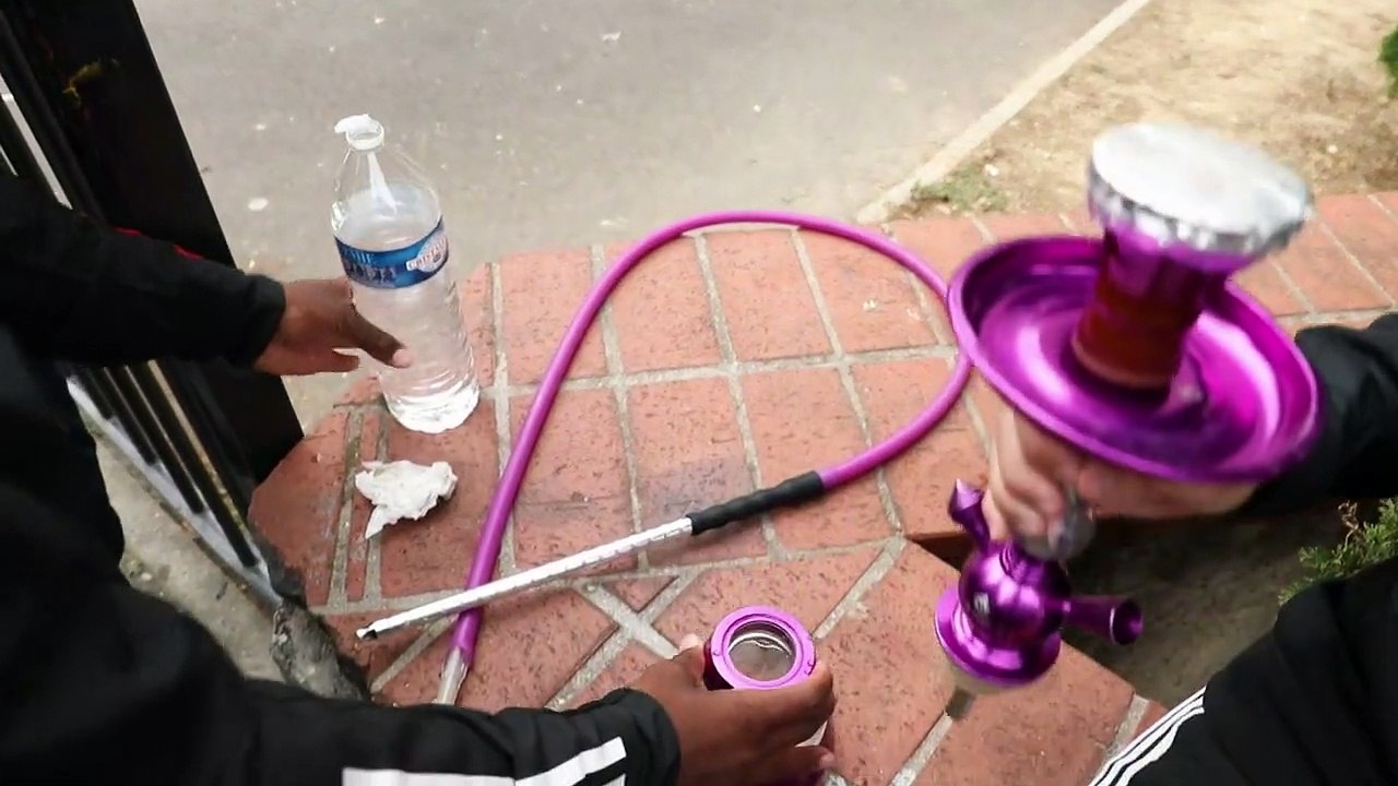 Saint-Denis : l’interdiction de fumer la chicha dans l’espace public fait polémique