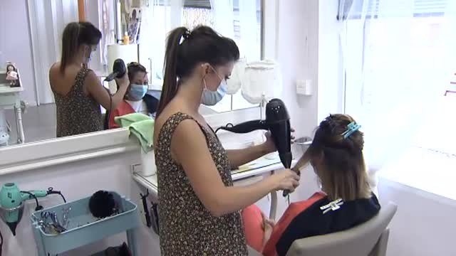 La pandemia tiñe de negro las peluquerías