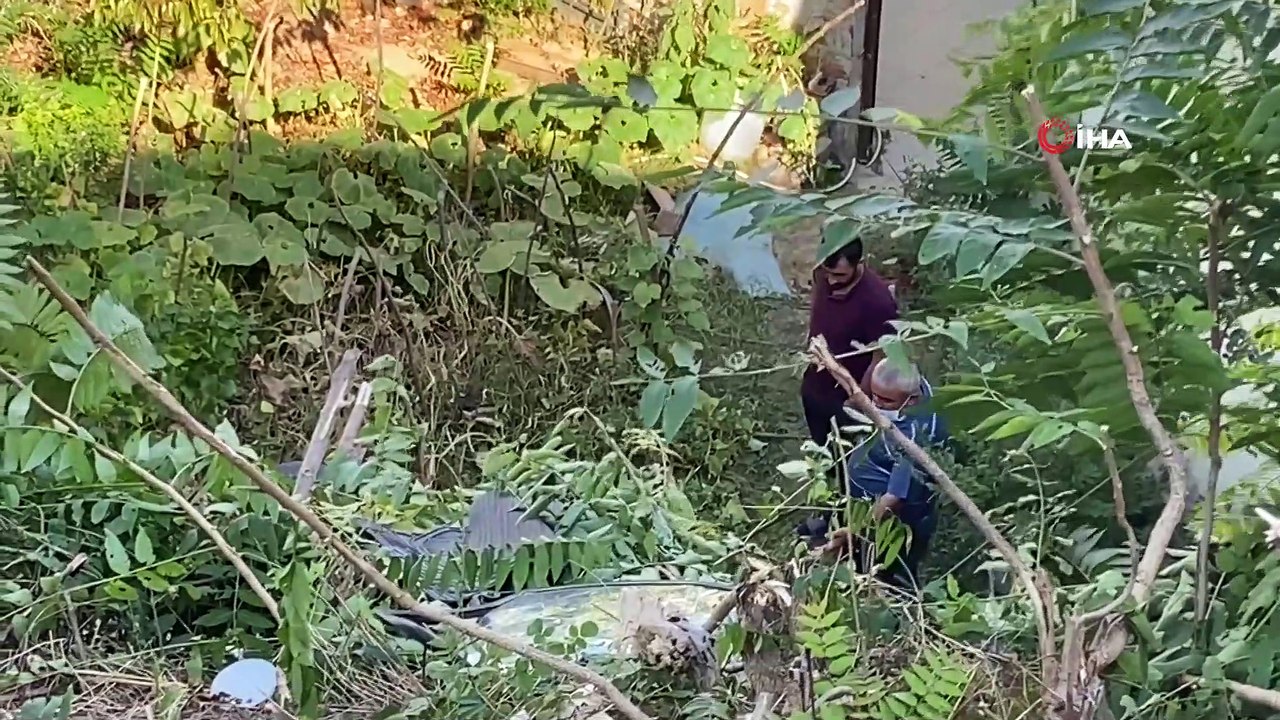 Sarıyer’de feci kaza: Otomobil 10 metreden evin bahçesine uçtu