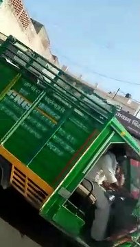 भीख मांगने आये भिखारी को दुकानदार ने जमकर पीटा