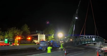 Timelapse: New footbridge installed over M27