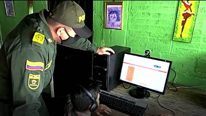 Policía de Santander y comunidad donan computadores a niños para que puedan estudiar
