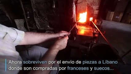 Una familia en Siria trata de salvar del olvido el arte del vidrio soplado