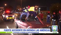 Sobre el techo de un vehículo terminó un motociclista tras accidente de tránsito en Bogotá