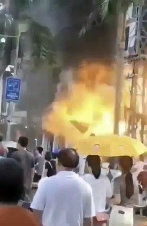 Cina, fumo e fiamme a Zhuhai: il momento dell'esplosione