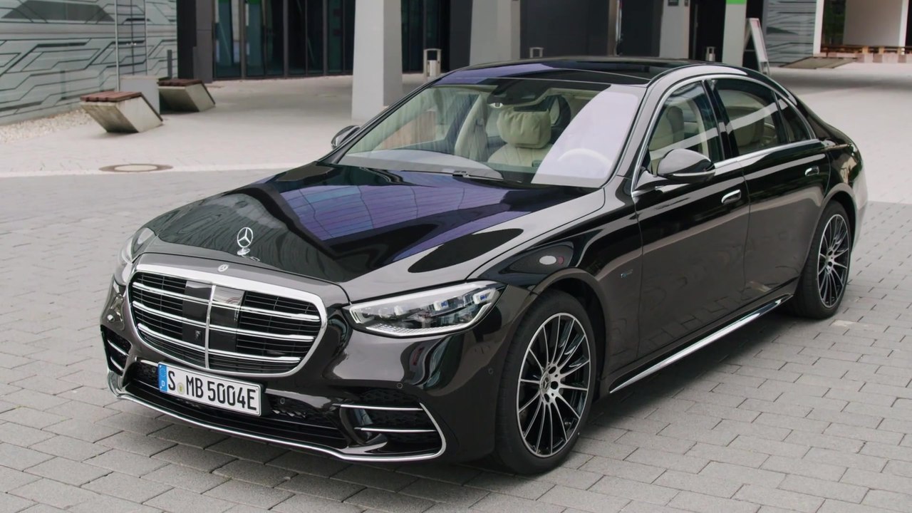 The new Mercedes-Benz S-Class Plug-In-Hybrid De...