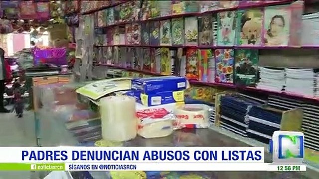 Útiles inútiles: Ganchos de ropa y confetis, algunos de los elementos escolares que sorprenden a padres de familia