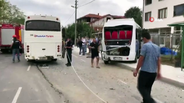 İşçi servisi ile yolcu minibüsü çarpıştı: 17 yaralı
