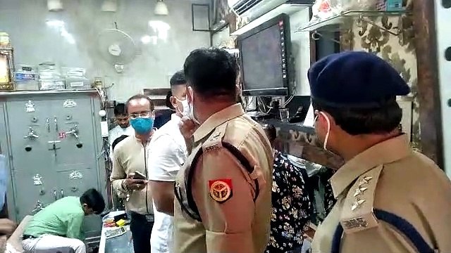 अलीगढ़ में दिनदहाड़े 40 लाख रुपए के सोने की डकैती की बड़ी वारदात
