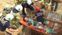 Çalıştığı 10 metrelik çukurda bayılan işçiyi itfaiye ekipleri kurtardı