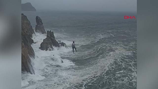 Rus sporcudan ip üstünde tehlikeli yürüyüş