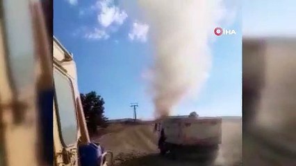 Kum üzerindeki hortum, çalışan işçileri korkuttu