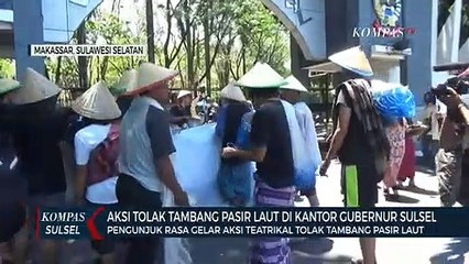 Download Video: Pengunjuk Rasa Gelar Aksi Teaterikal Tolak Tambang Pasir Laut