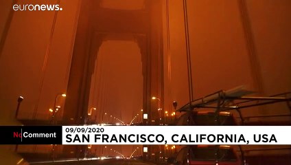 Apokalyptischer Himmel kündigt den Tag über San Francisco an