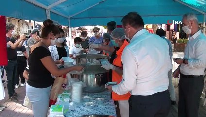 Kuşadası Belediyesi’den 6 bin kişiye aşure ikramı