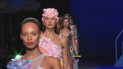 Dolores Cortés presenta 'Renau Summer 021' con referencias a la Valencia de los años treinta