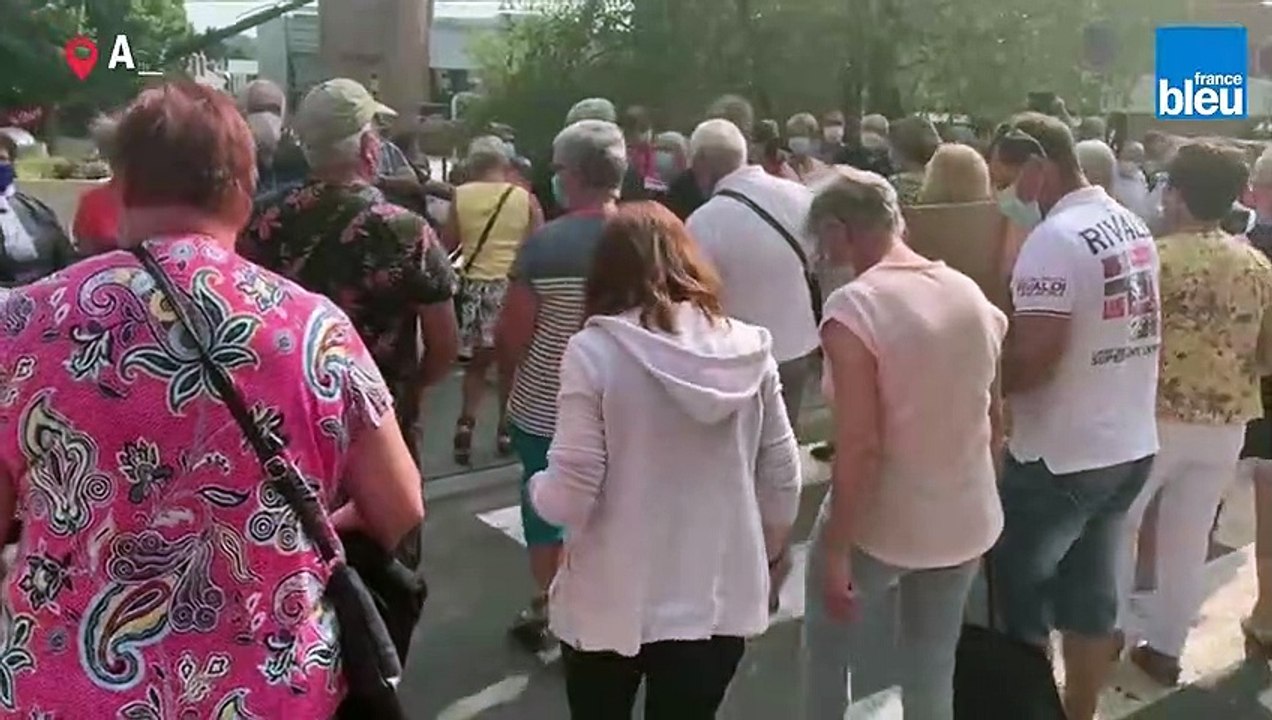 Manifestation des organisateurs de thés dansants en musique devant la préfecture du Pas-de-Calais