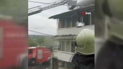 Bebek’te binanın çatısı alev alev böyle yandı