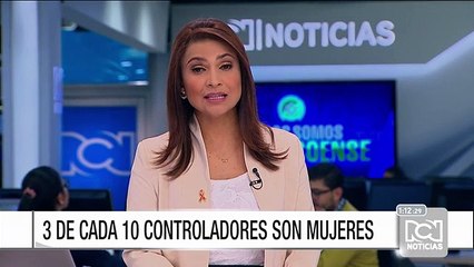 Tres de cada diez controladores aéreos en Colombia son mujeres