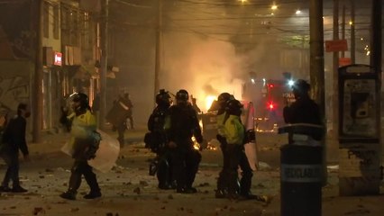 콜롬비아 테이저건 사망에 분노...격렬시위 10명 숨져 / YTN